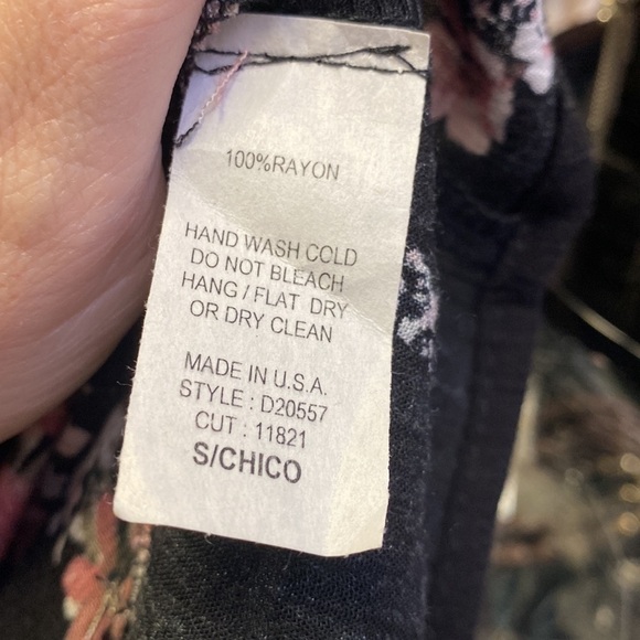 (1097) Bohemian style Floral print with bell sleeves dress size small - Picture 5 of 5